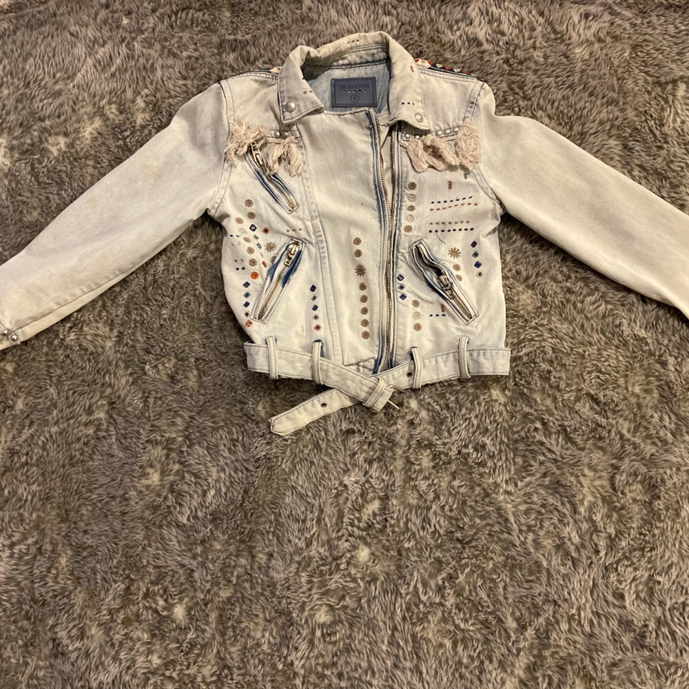 Size small very cute denim jacket with nice detail